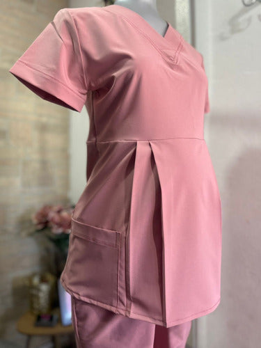 Scrub Quirúrgico de Maternidad  Modelo Dulce espera. tallas XS a 5XL Rosa Nectar