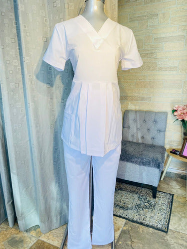 Scrub Quirúrgico de Maternidad  Modelo Dulce espera. tallas XS a 5XL. color blanco